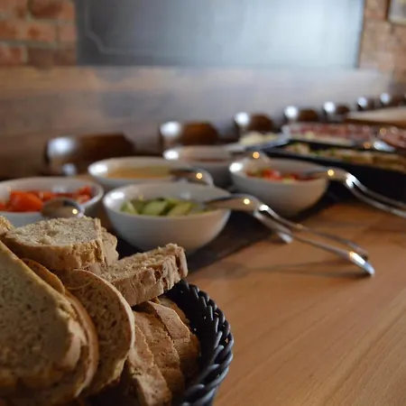 Stracena Nocleg ze śniadaniem 3*